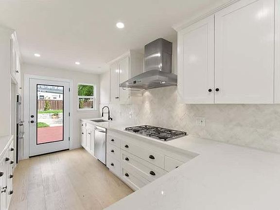 4th image of 1501 Darlene Ave