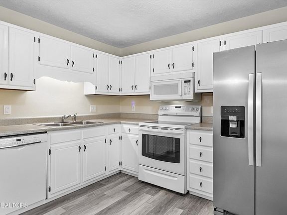 5th image of 5013 Laurel Woods Dr