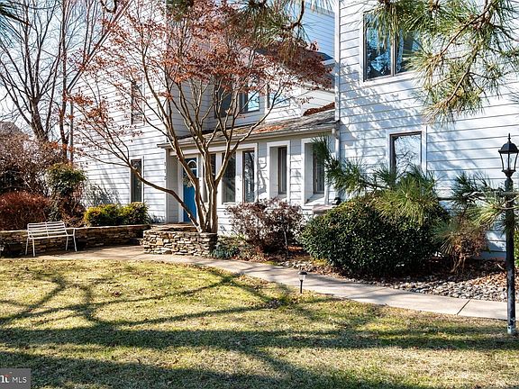 3rd image of 113 Prospect Bay Dr W