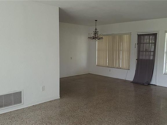 4th image of 2602 Mineola Dr S