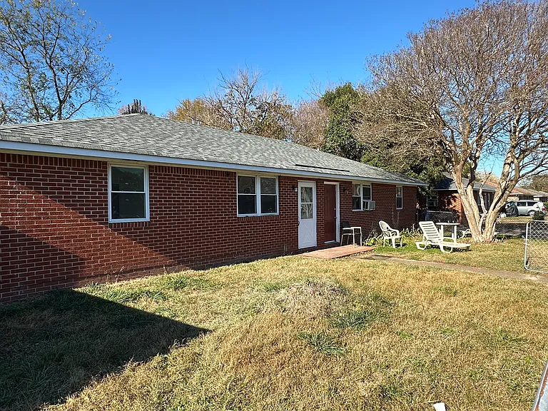 2021 Flower Ln #B — Photo 11