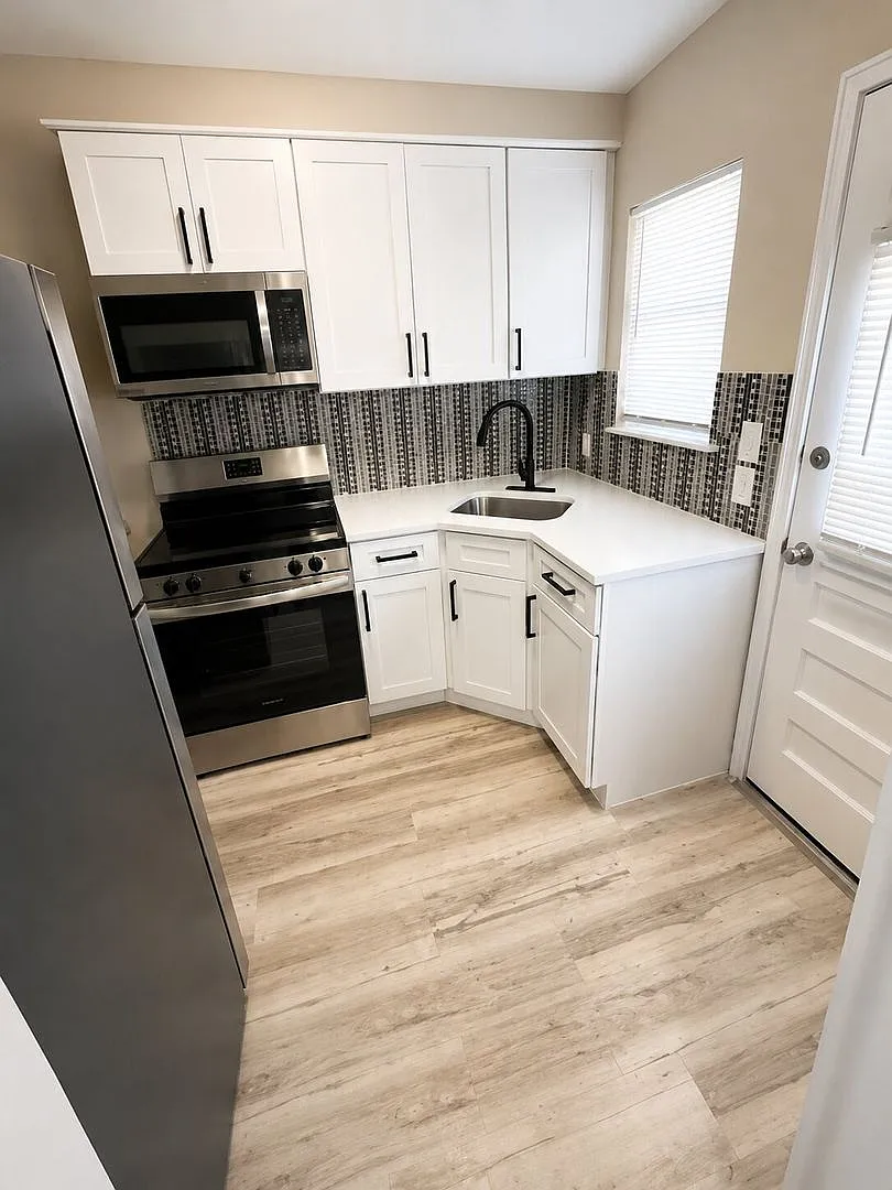 Beautiful 2-bedroom townhouse in Flint — Photo 2