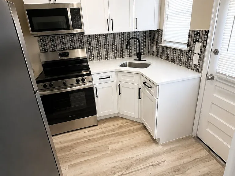 314 Sheffield Ave — Photo 2