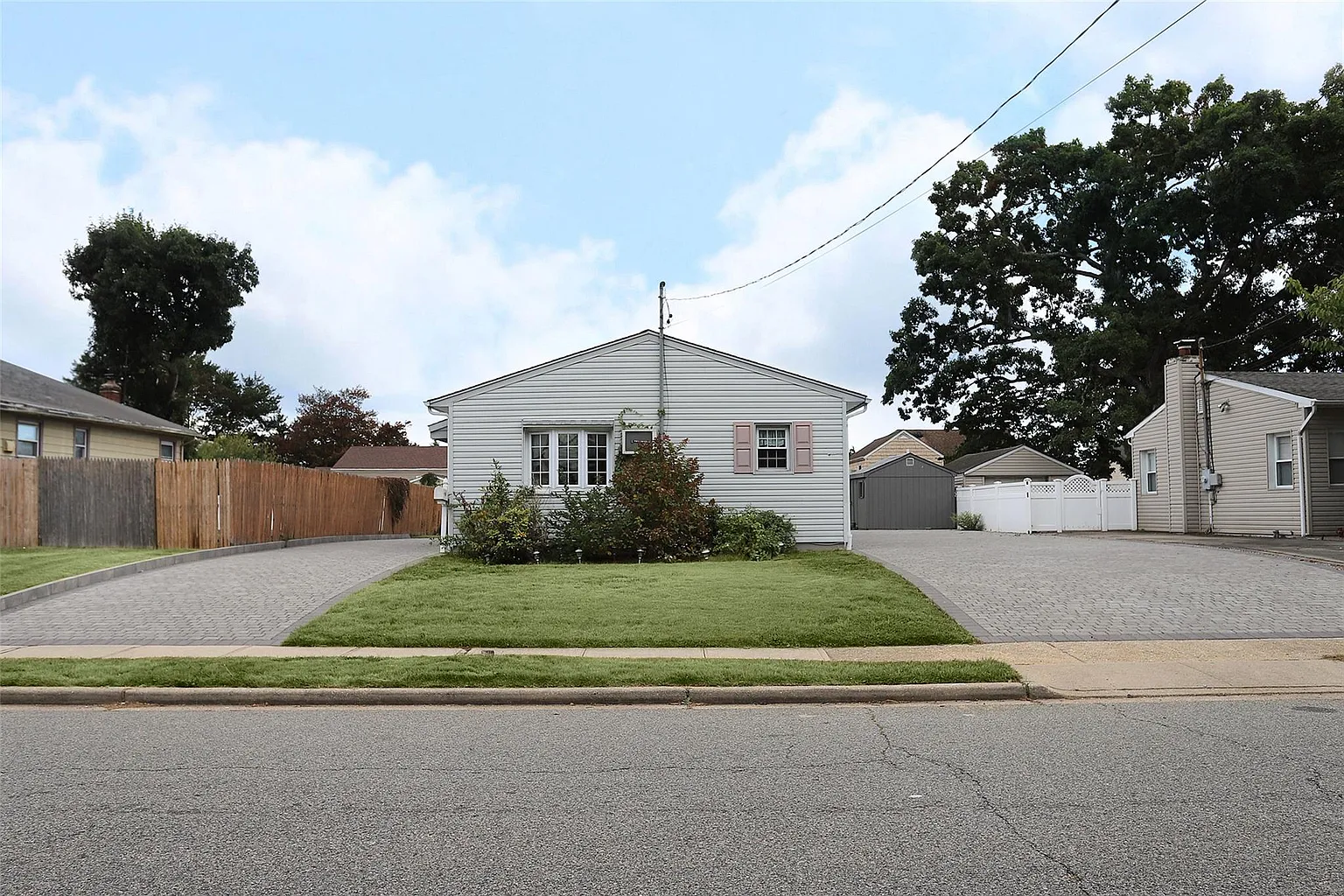 75 Park Lane photo 1
