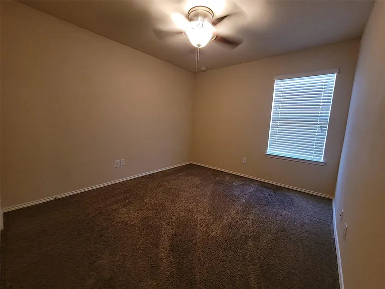 8913 Eastwood Ave — Photo 13