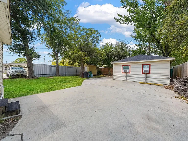 8041 Howard Dr #1 — Photo 15