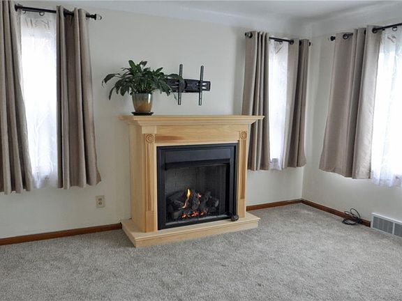 3rd image of 3811 Dawnshire Dr
