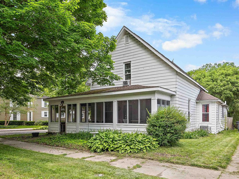 1st image of 202 College Ave
