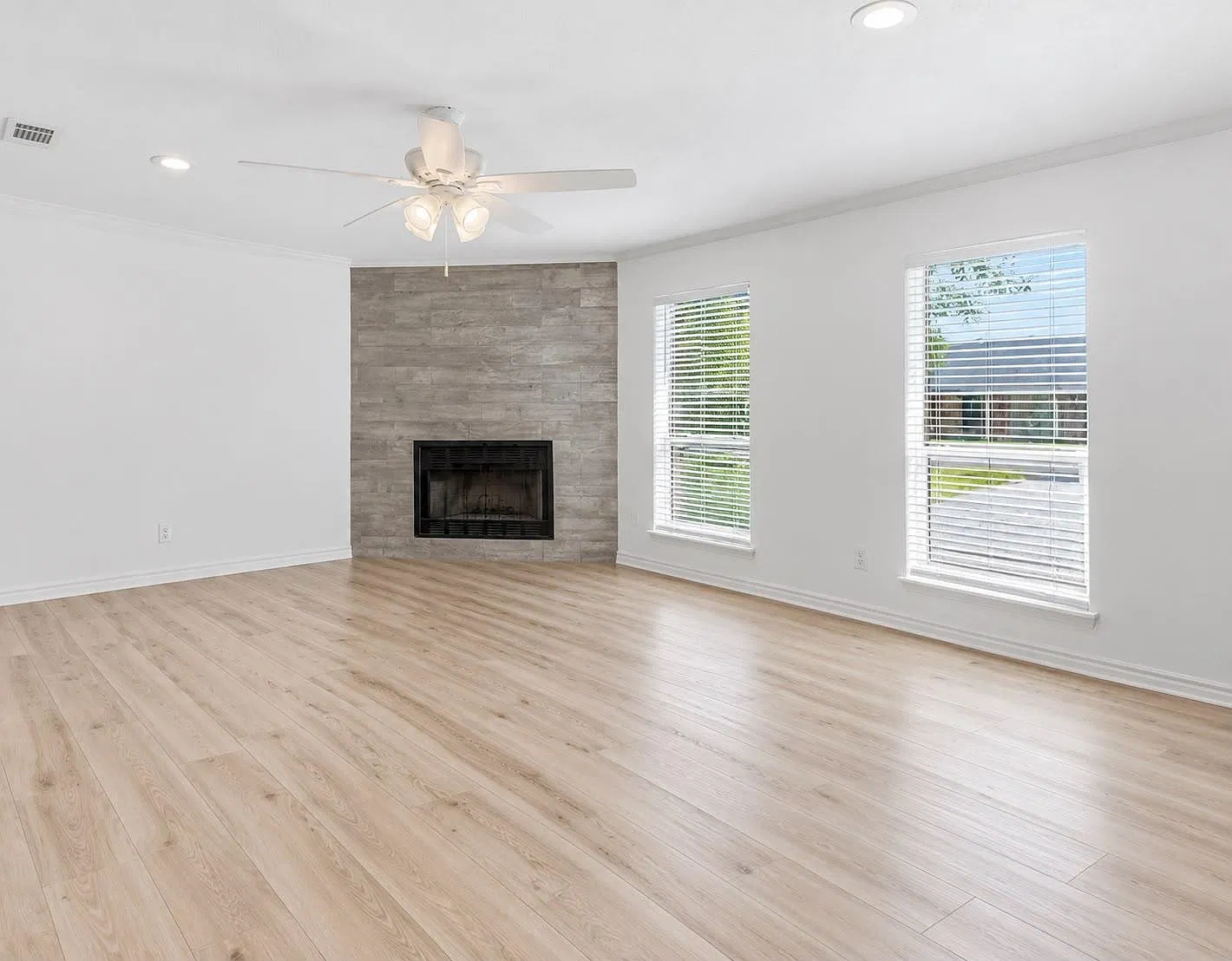 3 bed, 1963 sqft, $2,500 — Photo 4