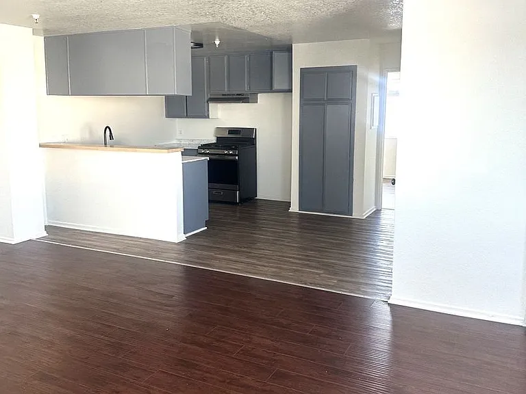 13714 KORNBLUM AVE — Photo 6