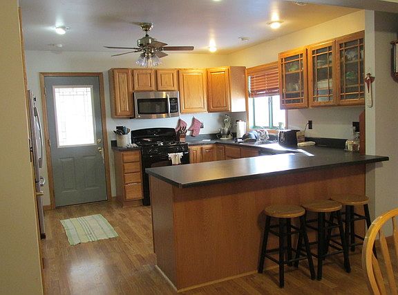5th image of 533 Elmwood St