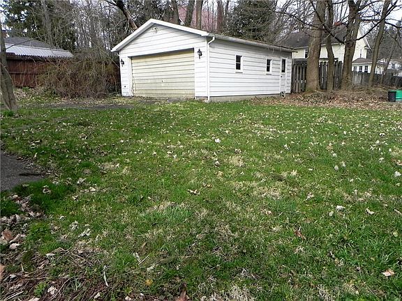 2nd image of 653 Clover Ln