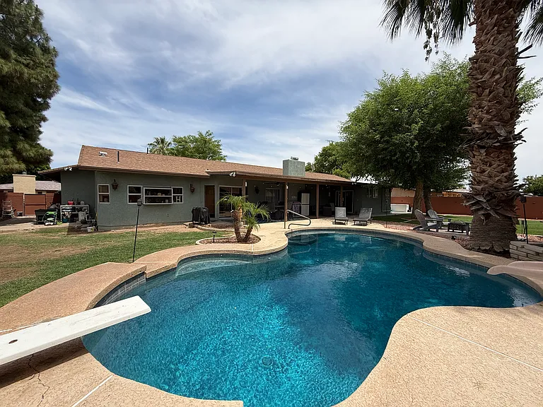 1120 S Hereford Ave — Photo 37