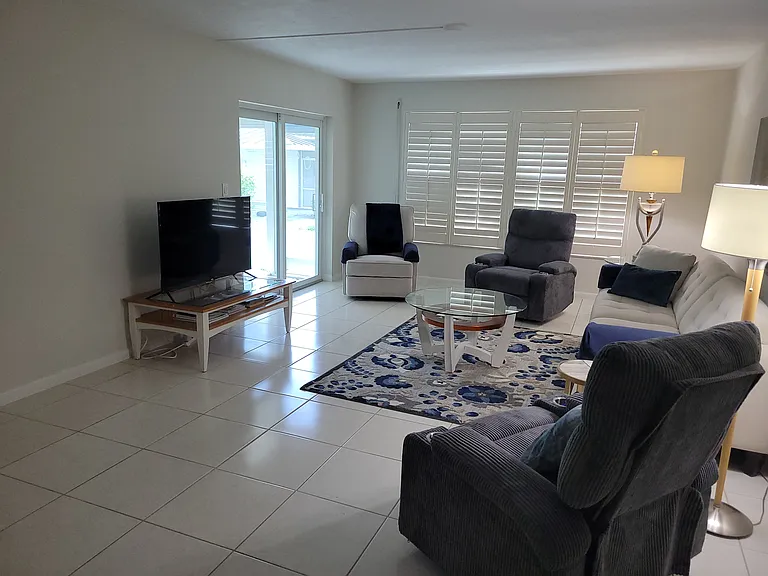 4200 Belair Ln — Photo 4