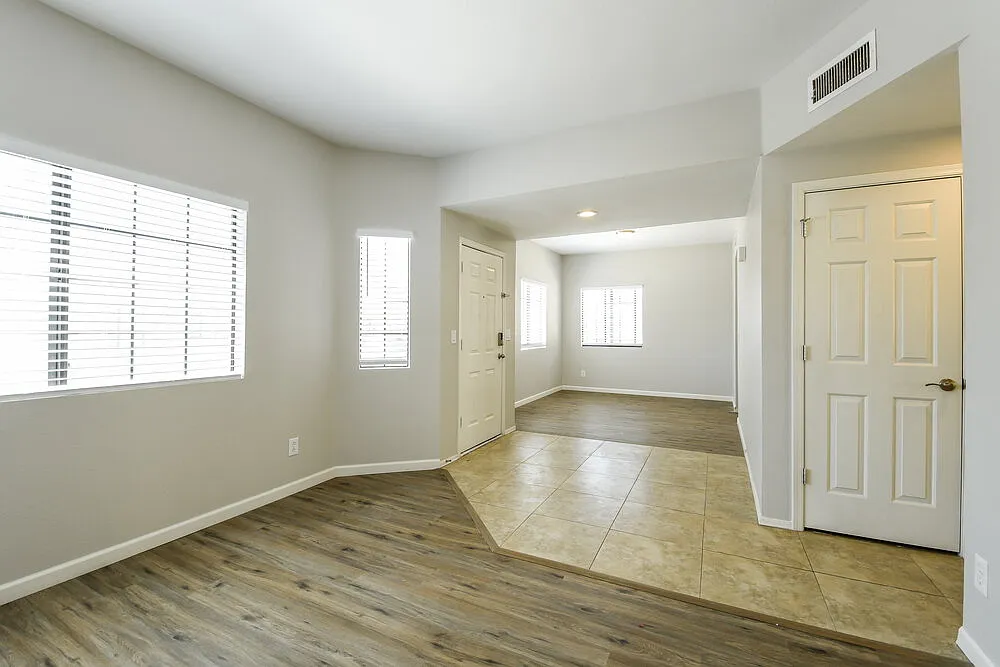 3 bed, 2.5 bath, 1878 sqft, $2,340 — Photo 4