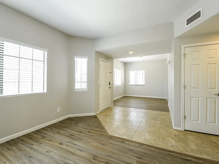 2028 W Columbine Dr — Photo 6
