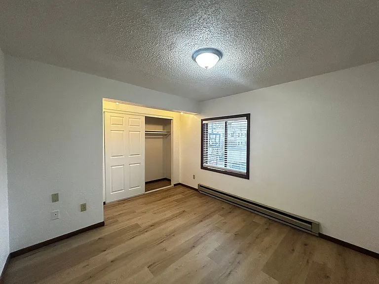 1424 West 10th Apartments — Photo 4