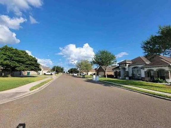 Exterior Neighborhood (street photo)