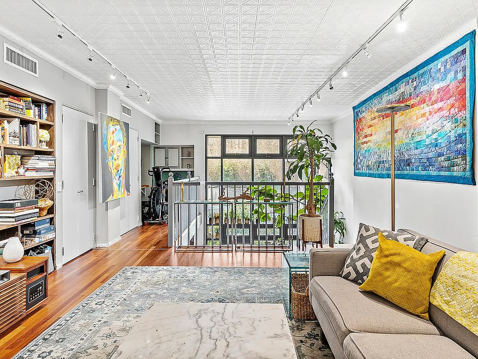 1st image of 300 W 14th St #304