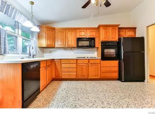 1520 Hollywood Ln, Florissant, MO 63033