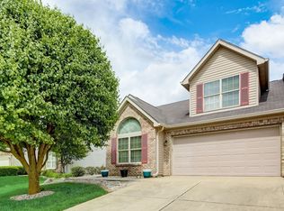 1190 Creek Bend Dr, Greenwood, IN