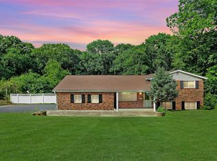 1245 Woodcrest Ln, Hazelwood, MO 63042