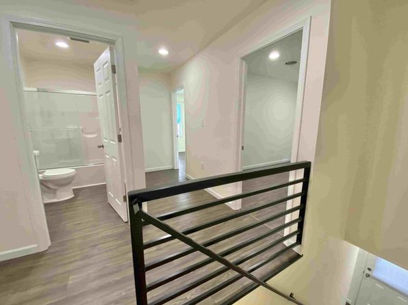 738 Bloom Rd