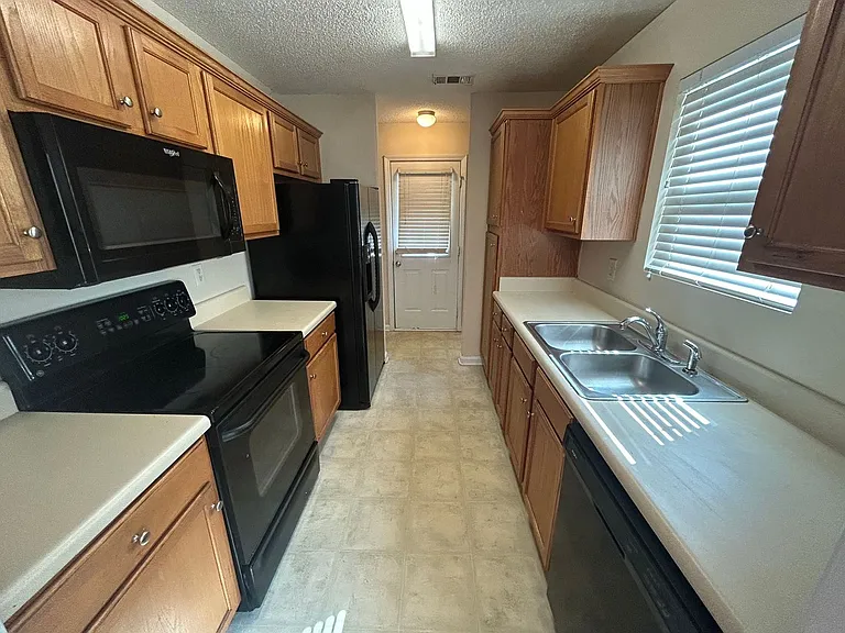 451 Bridgewater Way — Photo 3