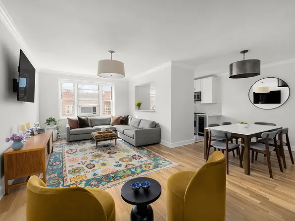 6861 Yellowstone Blvd APT 704, Forest Hills, NY 11375