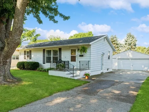 3524 E 38th Ct, Des Moines, IA 50317