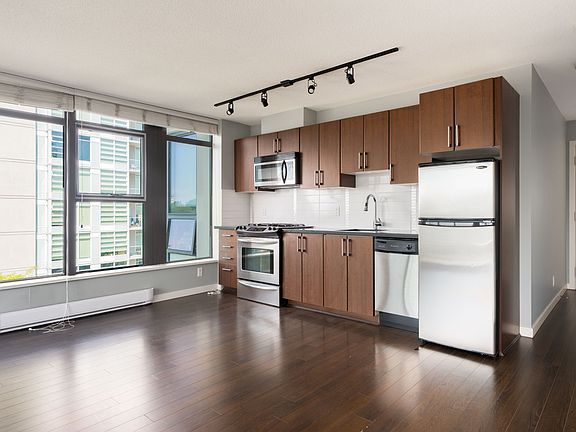 2nd image of 1068 Broadway W #803