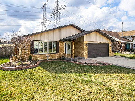 2nd image of 15556 Willow Ct