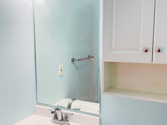 5th image of 136 N Mariposa Ave APT G