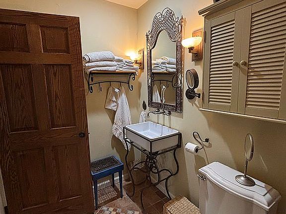Bath custom pedestal sink