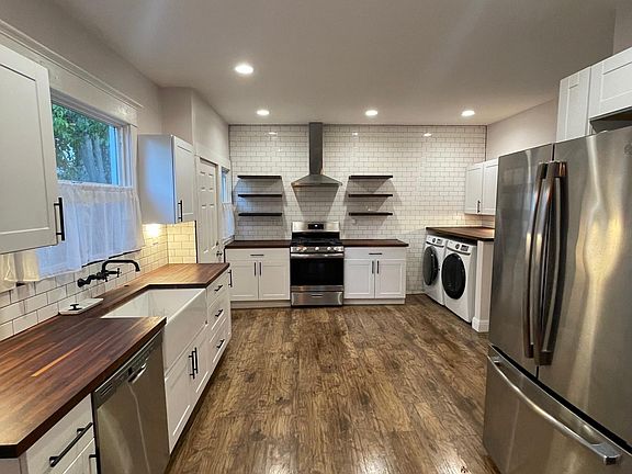 3rd image of 820 W Willow St #820