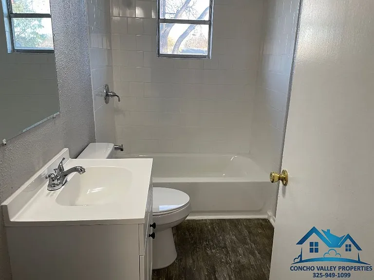 1208 Clairmont St — Photo 8