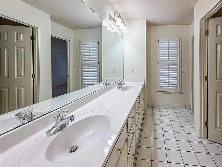 2502 Oak Hill Overlook — Photo 24