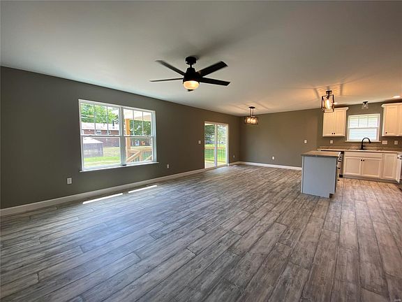 5th image of 18 Steele Dr