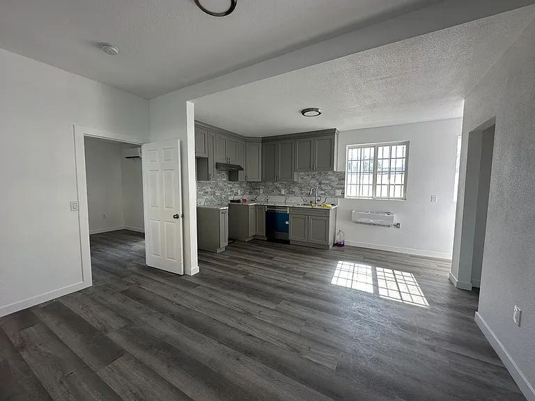 1734 W 85th St #2 — Photo 2
