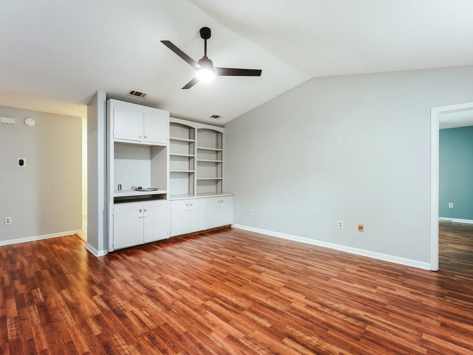 3 bed, 1390 sqft, $1,900 — Photo 3