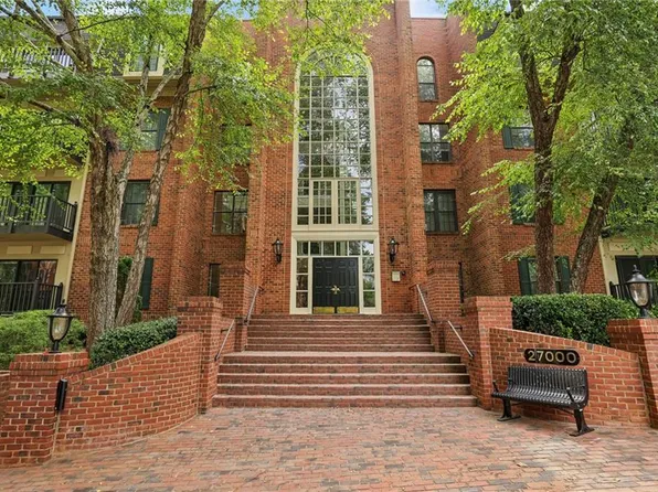 27402 Plantation Dr NE, Atlanta, GA 30324