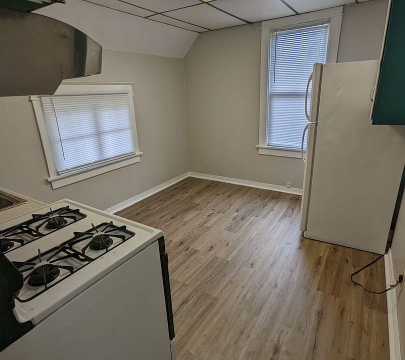 1st image of 109 3rd St #1/2