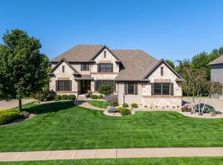 6278 Cardinal Rd, Bettendorf, IA 52722