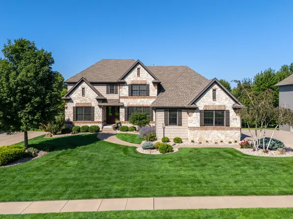 6278 Cardinal Rd, Bettendorf, IA 52722