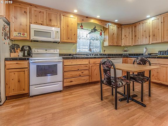 3rd image of 5905 NE 95th St