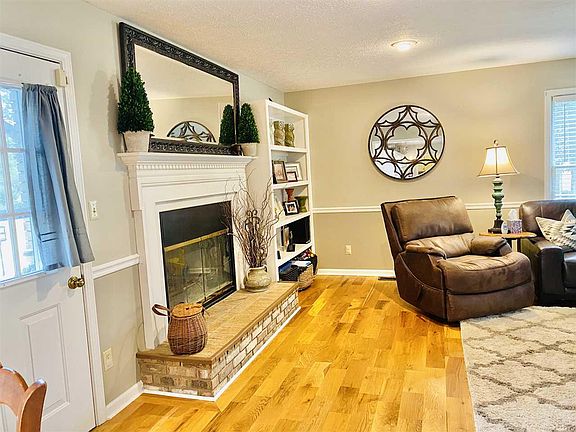 5th image of 618 Shetland Ave
