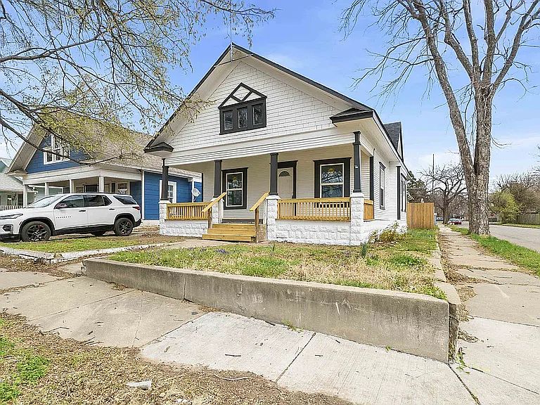 1st image of 1600 N Topeka Ave