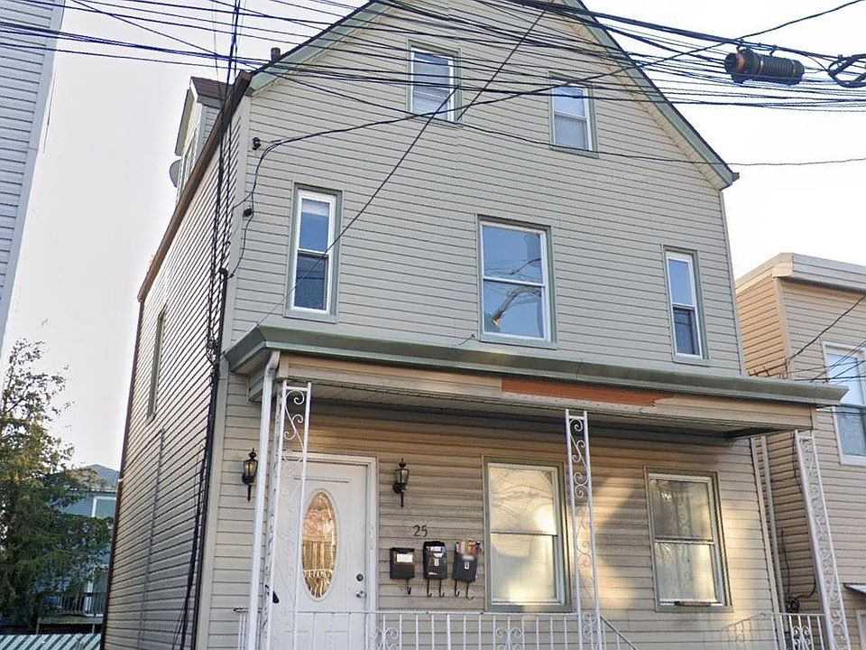 1st image of 25 Leonard St #3