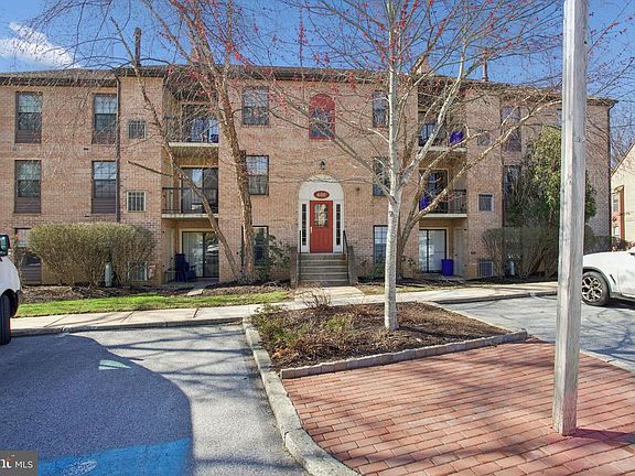 2nd image of 633 Washington Pl #33