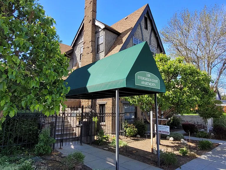 Evergreen Court Apartments — Photo 7